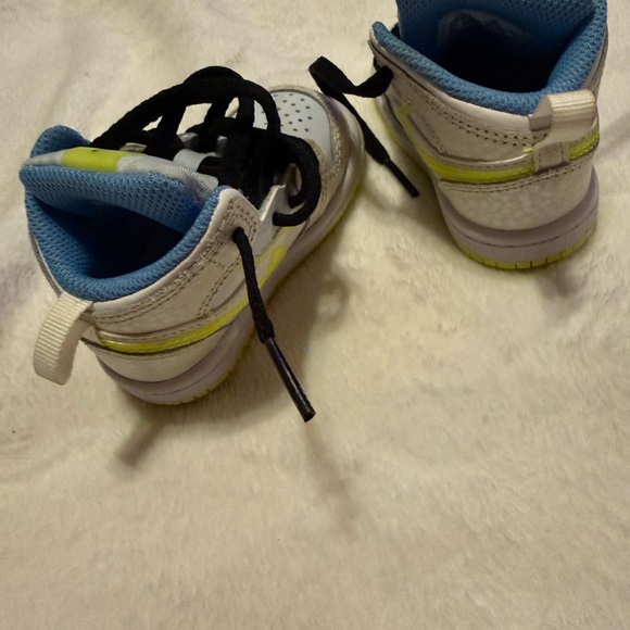 Nike Kids Sneakers in Blue and Yellow - Picture 3 of 3